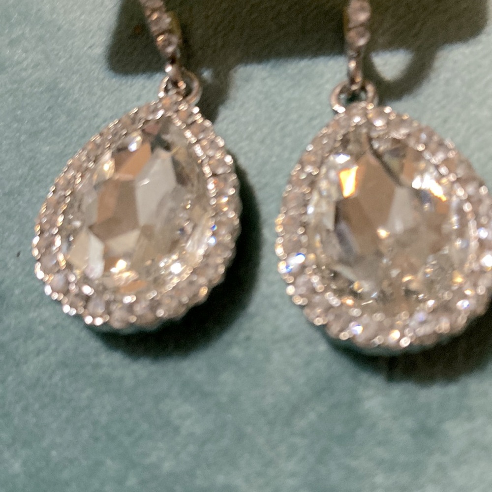 Silver rhinestone Drop Earrings - Picture 3 of 4
